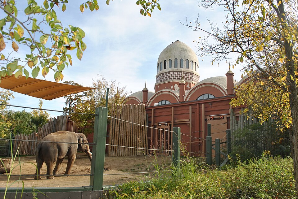 Elephant House and surrounding landscaped grounds at Cincinnati Zoo highlighting historic structures and plant design in Ohio climate